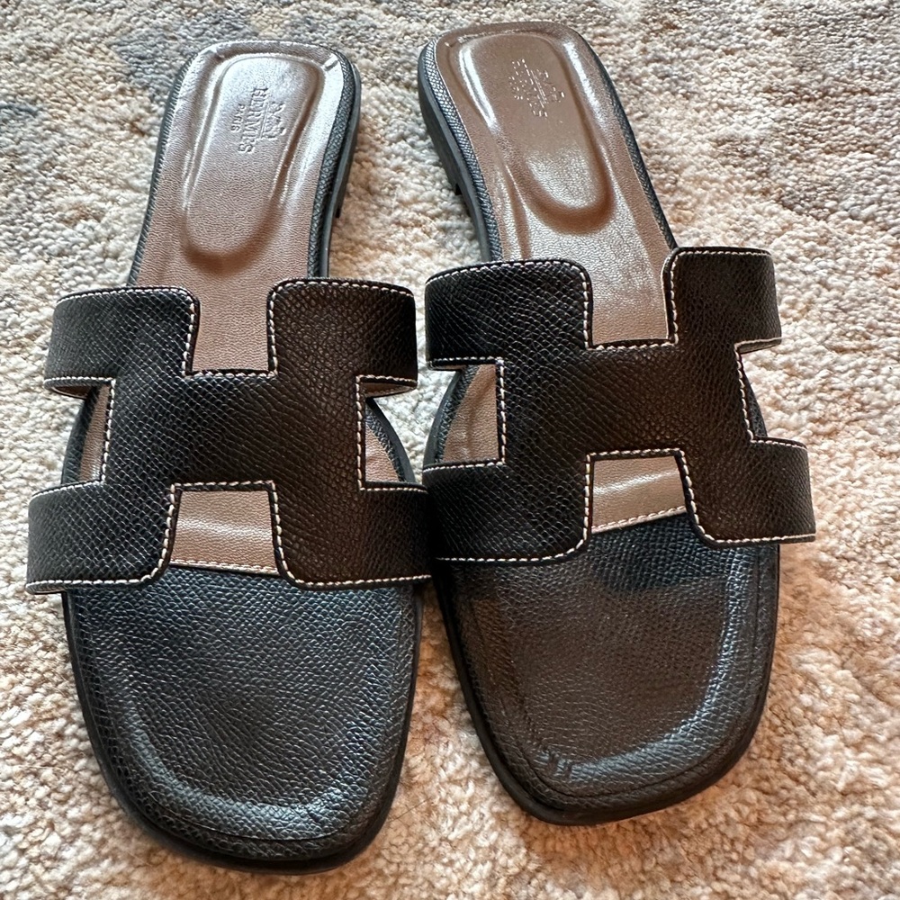 Designer inspired black leather sandals. Size 42. ⭐️NWOT⭐️